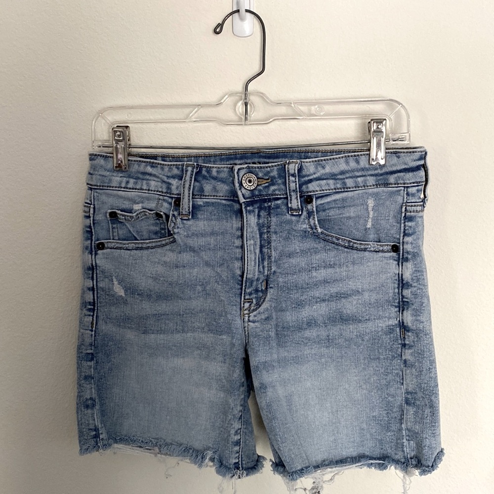 AMERICAN EAGLE Light Wash Raw Hem Midi Shorts Next Level Stretch
